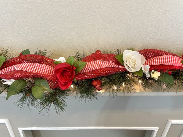 Light up Valentine's Day Garland - Image 4