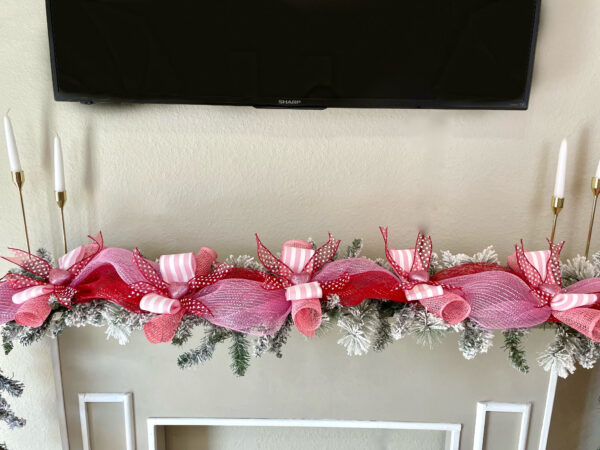Deco Mesh Valentines Day Heart Garland - Image 2