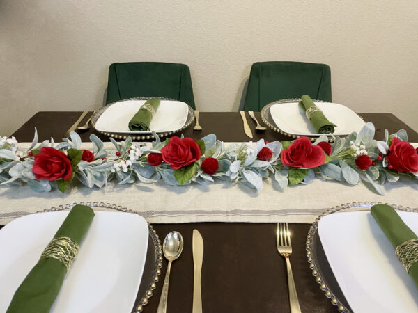 Red Rose Valentines Day Garland - Image 6
