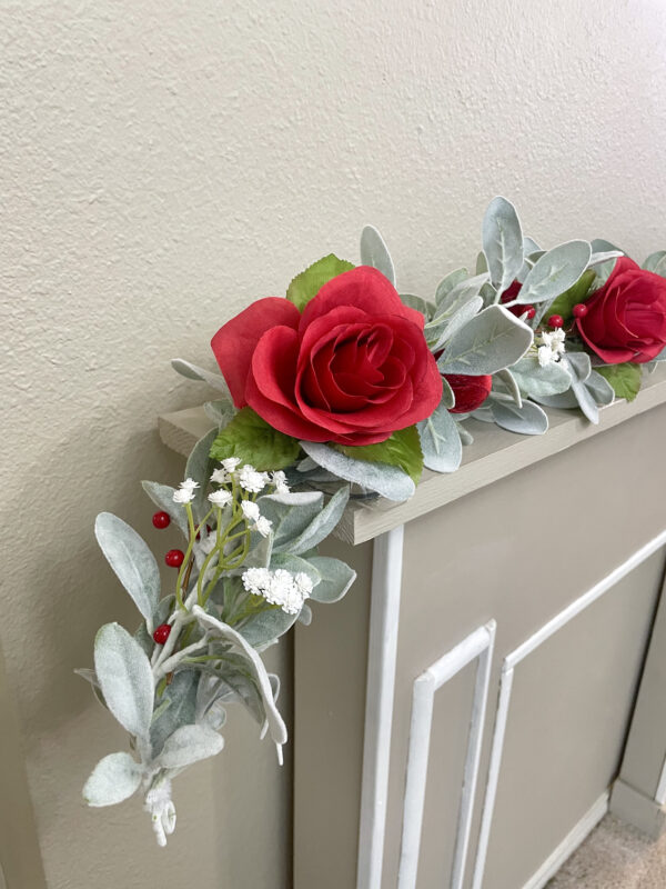 Red Rose Valentines Day Garland - Image 3