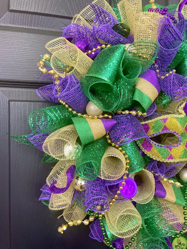 Mardi Gras Mask Wreath - Image 3
