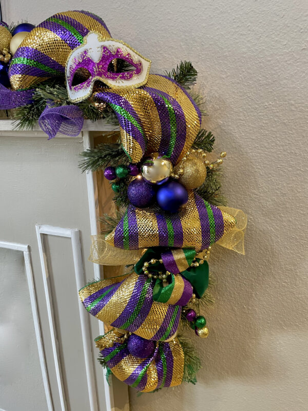 Light Up Mesh Mardi Gras Garland - Image 7