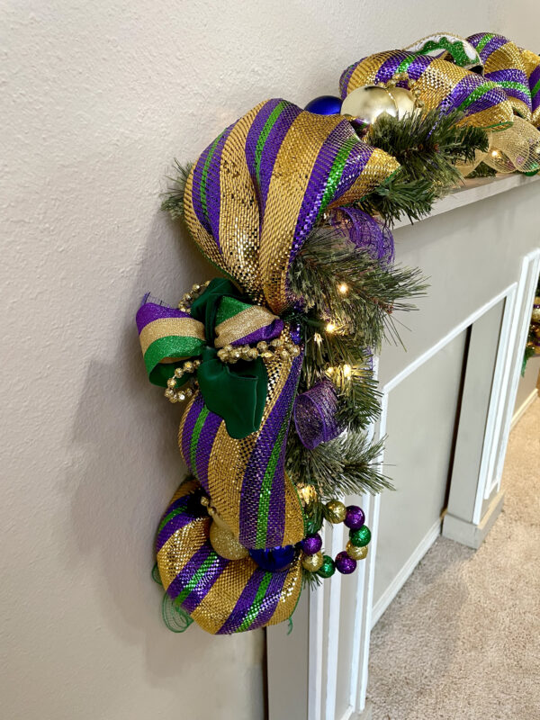 Light Up Mesh Mardi Gras Garland - Image 3