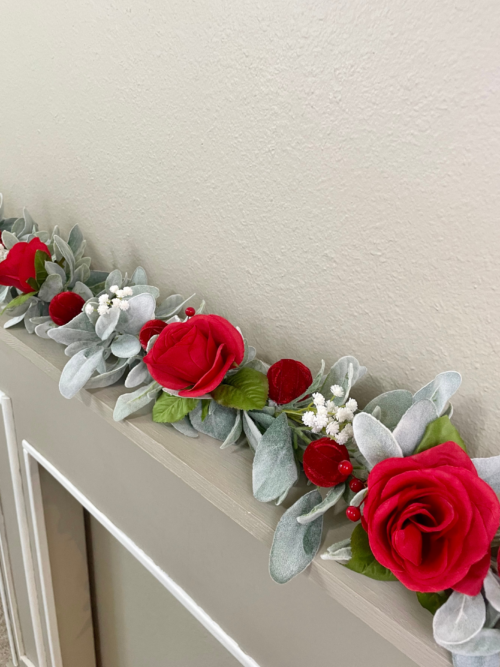 Red Rose Valentines Day Garland