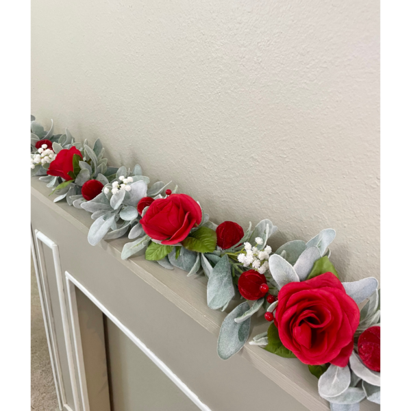 Red Rose Valentines Day Garland